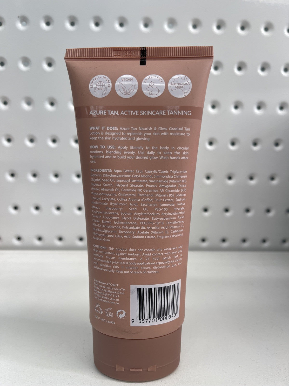Nourish & Glow Gradual Tan Lotion Light/Medium 200Ml