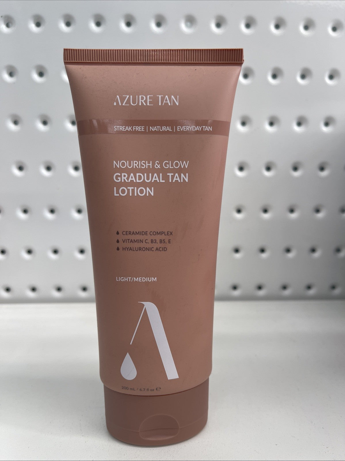 Nourish & Glow Gradual Tan Lotion Light/Medium 200Ml